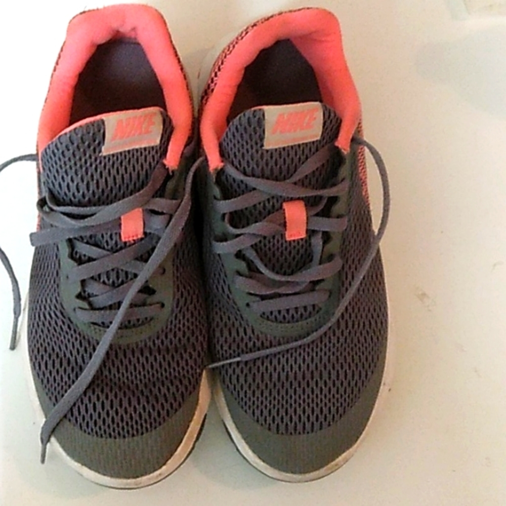 NIKE Sneakers
